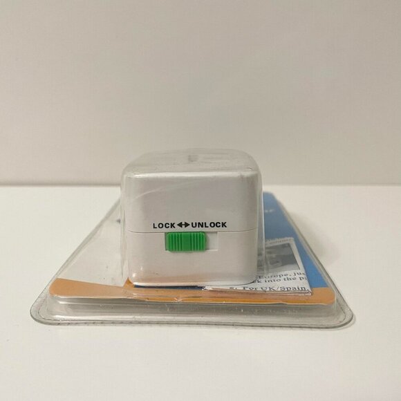 Universal Adapter Plug All in One Unit - Picture 4 of 13
